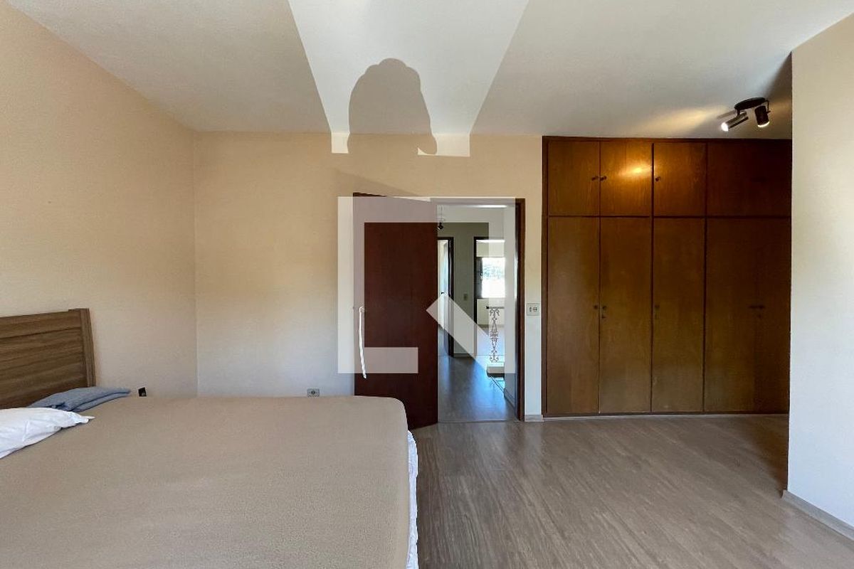 Casa, 3 quartos, 243 m² - Foto 47