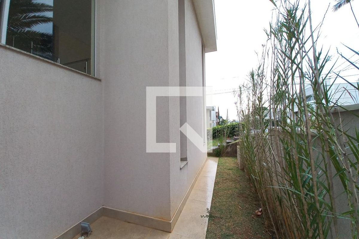 Casa à Venda - Swiss Park, 4 Quartos,  323 m2 em , Campinas - sp | SoloBR