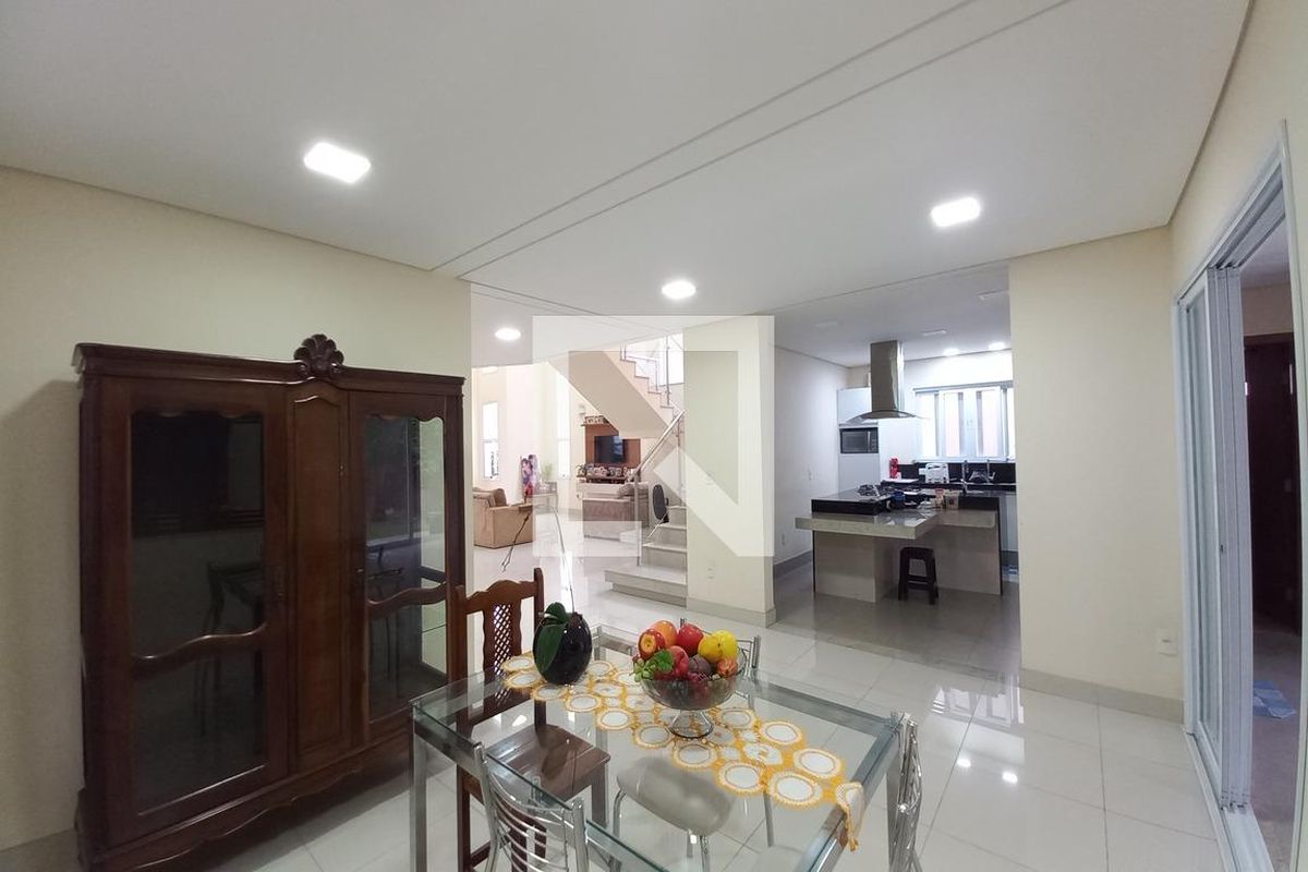 Casa à Venda - Swiss Park, 4 Quartos,  323 m2 em , Campinas - sp | SoloBR