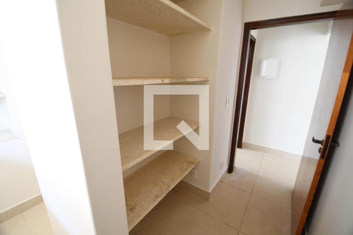 Casa à Venda - Barão Geraldo - Centro, 4 Quartos,  270 m2 em , Campinas - sp | SoloBR