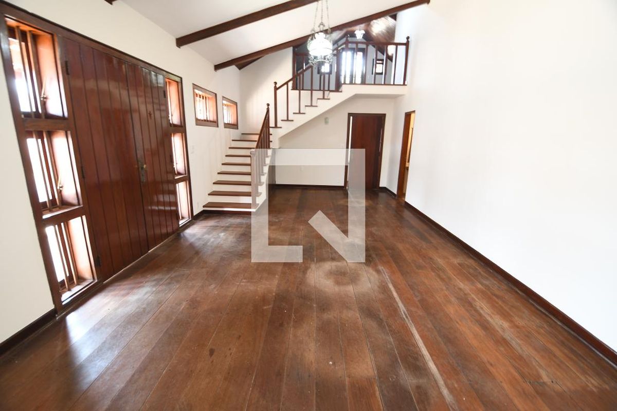 Casa à Venda - Barão Geraldo - Centro, 4 Quartos,  270 m2 em , Campinas - sp | SoloBR