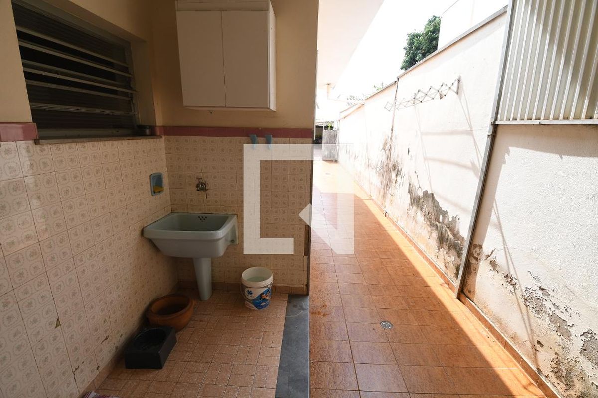 Casa à Venda - Guanabara, 3 Quartos,  663 m2 em , Campinas - sp | SoloBR