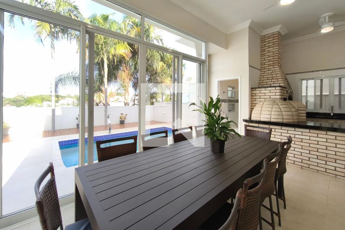 Casa à Venda - Swiss Park, 4 Quartos,  268 m2 em , Campinas - sp | SoloBR