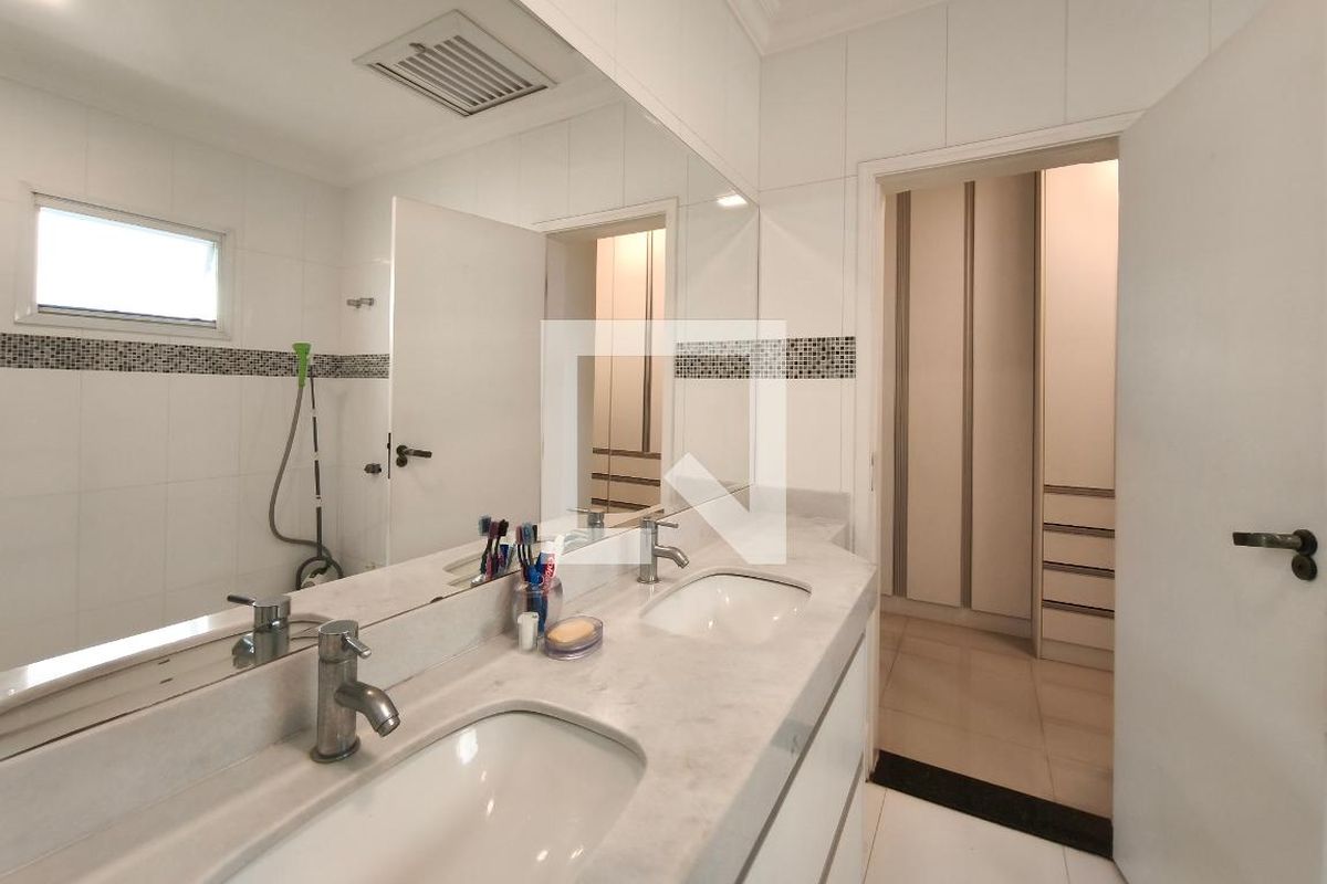 Casa à Venda - Swiss Park, 4 Quartos,  268 m2 em , Campinas - sp | SoloBR