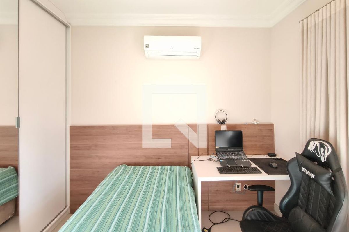Casa à Venda - Swiss Park, 4 Quartos,  268 m2 em , Campinas - sp | SoloBR