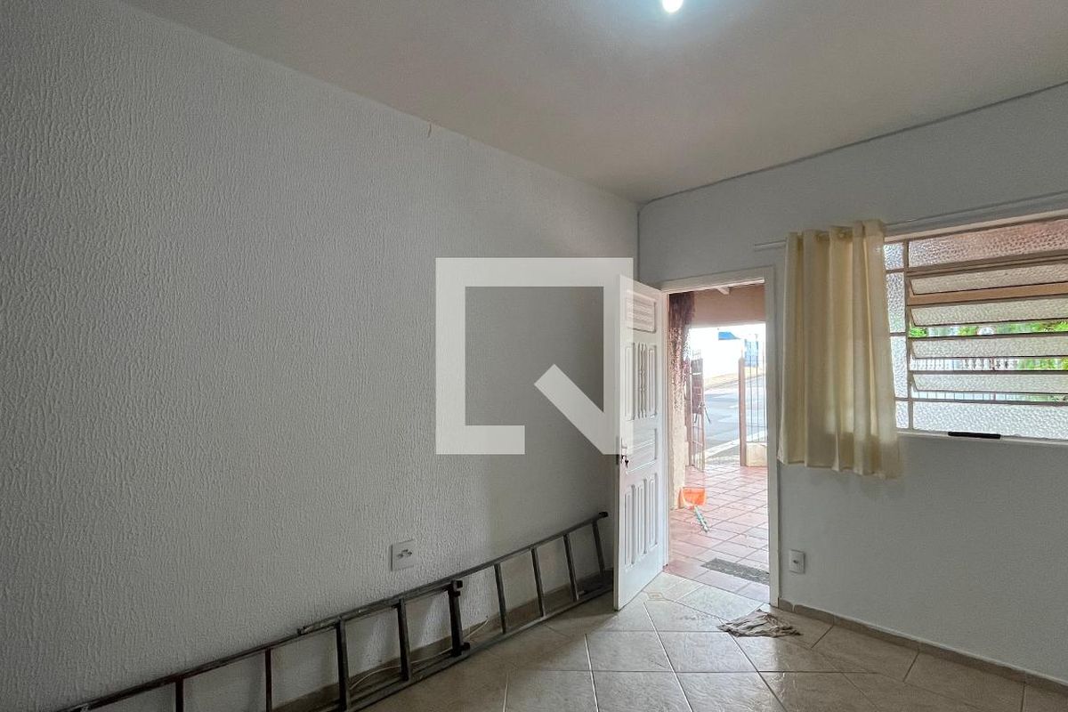 Casa à Venda - Taquaral, 2 Quartos,  230 m2 em , Campinas - sp | SoloBR