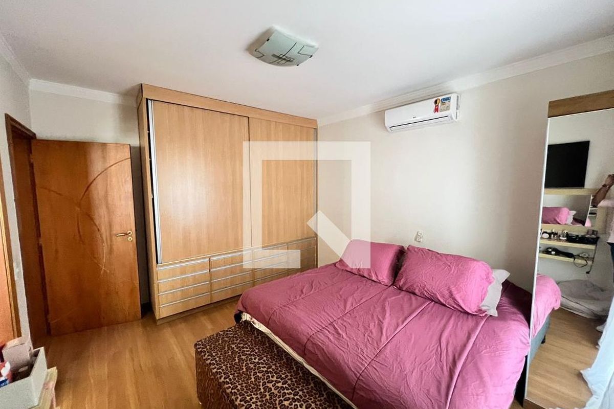 Casa à Venda - Swiss Park, 4 Quartos,  270 m2 em , Campinas - sp | SoloBR
