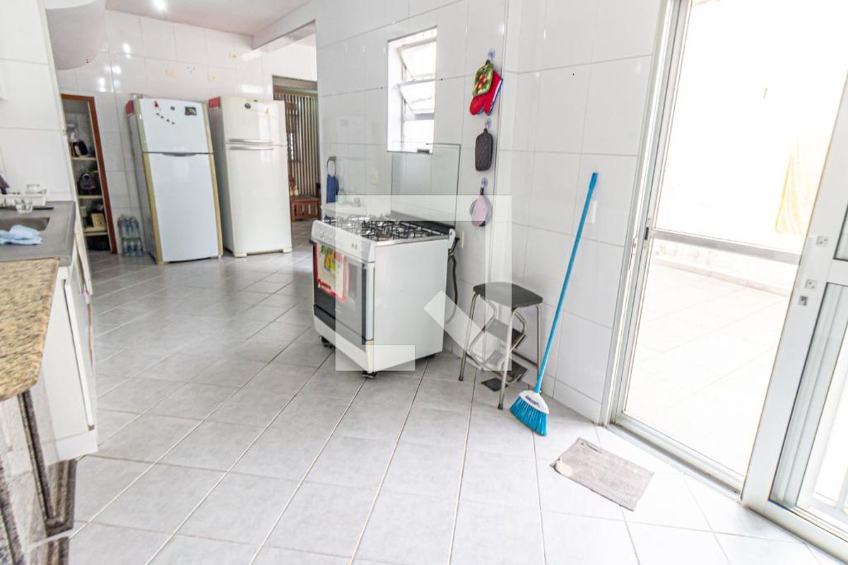 Casa, 3 quartos, 240 m² - Foto 31