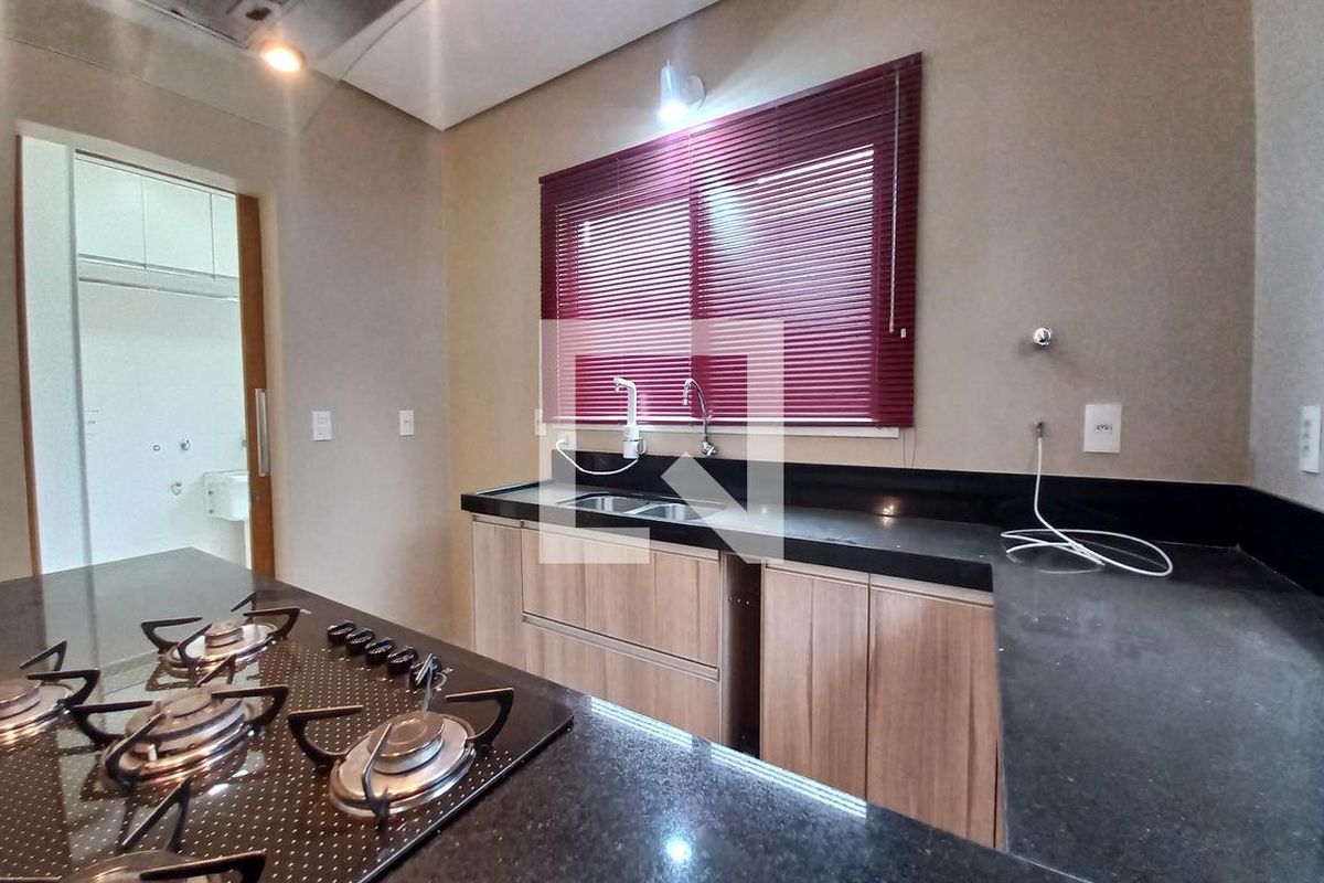 Casa à Venda - Swiss Park, 3 Quartos,  248 m2 em , Campinas - sp | SoloBR