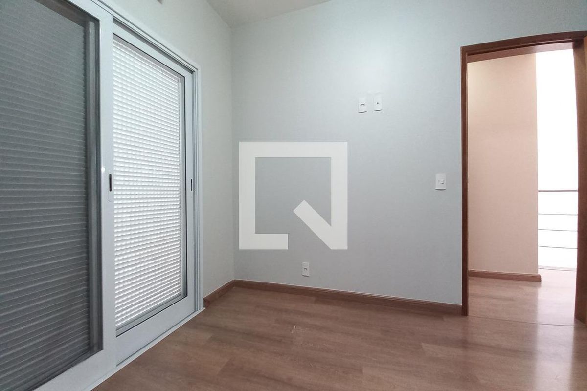 Casa à Venda - Swiss Park, 3 Quartos,  248 m2 em , Campinas - sp | SoloBR