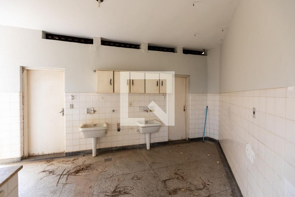 Casa à Venda - Guanabara, 4 Quartos,  254 m2 em , Campinas - sp | SoloBR