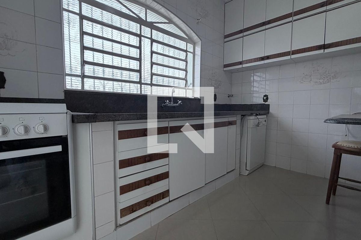 Casa à Venda - Parque Prado, 4 Quartos,  250 m2 em , Campinas - sp | SoloBR