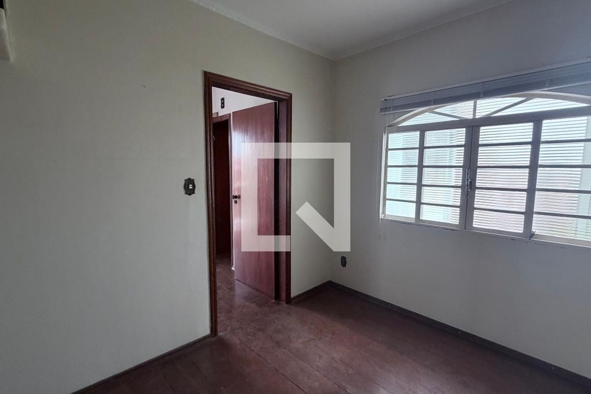 Casa à Venda - Parque Prado, 4 Quartos,  250 m2 em , Campinas - sp | SoloBR