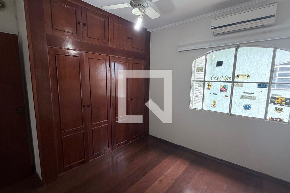 Casa à Venda - Parque Prado, 4 Quartos,  250 m2 em , Campinas - sp | SoloBR
