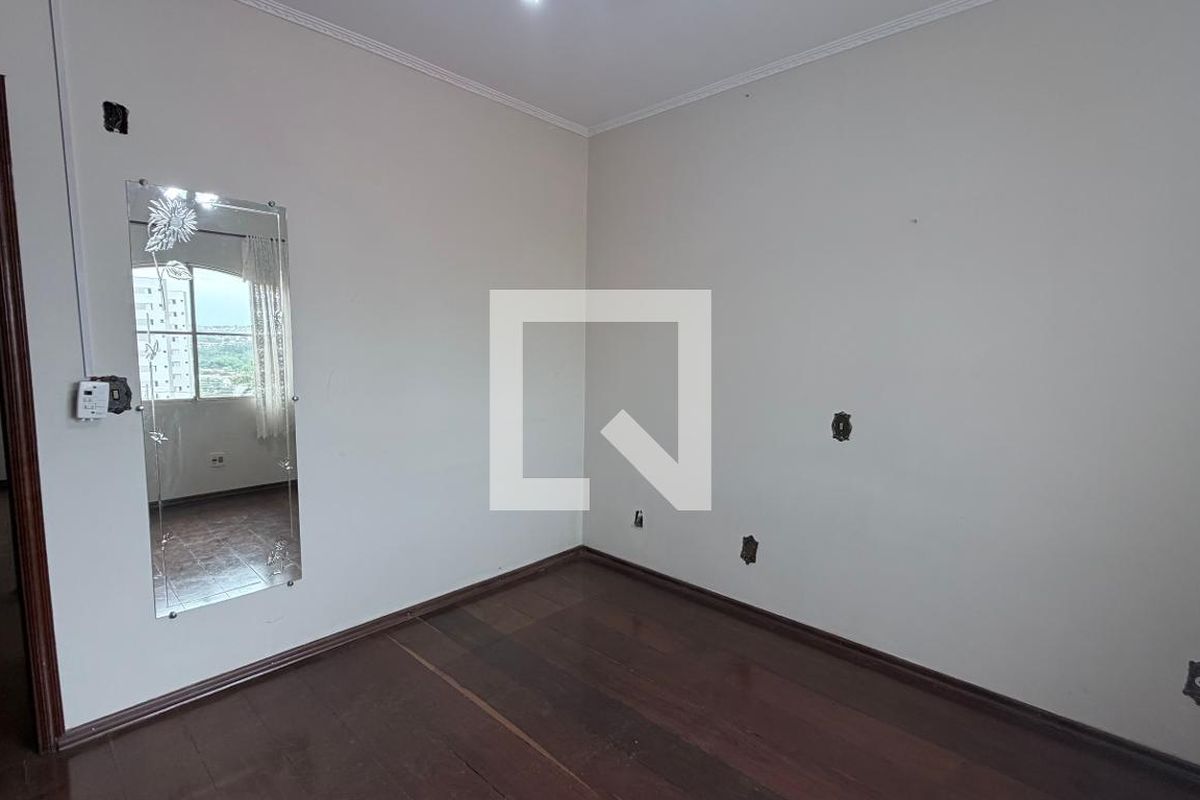 Casa à Venda - Parque Prado, 4 Quartos,  250 m2 em , Campinas - sp | SoloBR