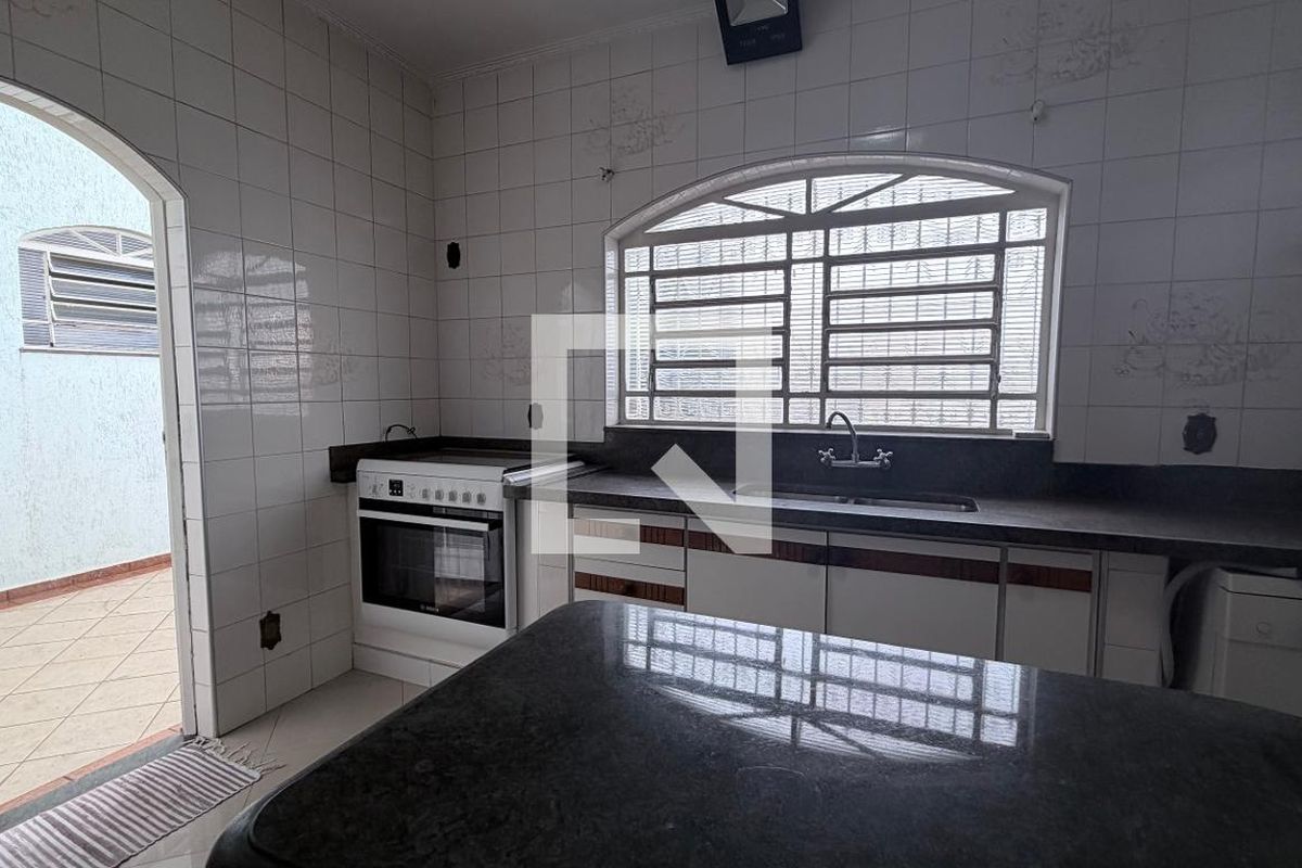 Casa à Venda - Parque Prado, 4 Quartos,  250 m2 em , Campinas - sp | SoloBR