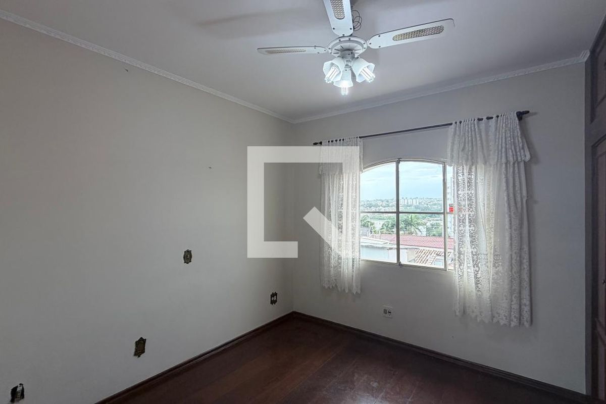 Casa à Venda - Parque Prado, 4 Quartos,  250 m2 em , Campinas - sp | SoloBR