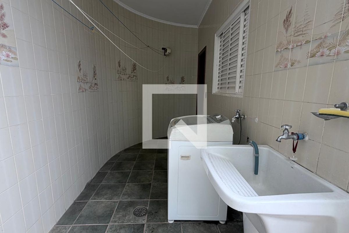 Casa à Venda - Parque Prado, 4 Quartos,  250 m2 em , Campinas - sp | SoloBR