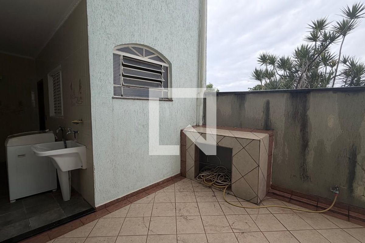Casa à Venda - Parque Prado, 4 Quartos,  250 m2 em , Campinas - sp | SoloBR