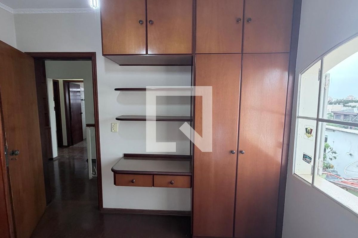 Casa à Venda - Parque Prado, 4 Quartos,  250 m2 em , Campinas - sp | SoloBR