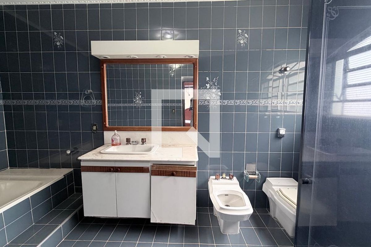 Casa à Venda - Parque Prado, 4 Quartos,  250 m2 em , Campinas - sp | SoloBR