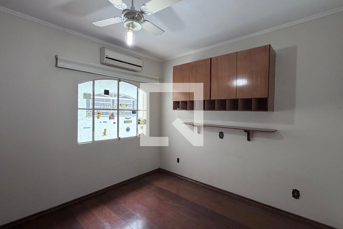 Casa à Venda - Parque Prado, 4 Quartos,  250 m2 em , Campinas - sp | SoloBR