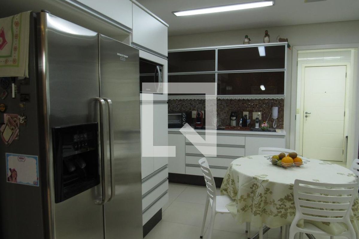 Apartamento, 3 quartos, 225 m² - Foto 162