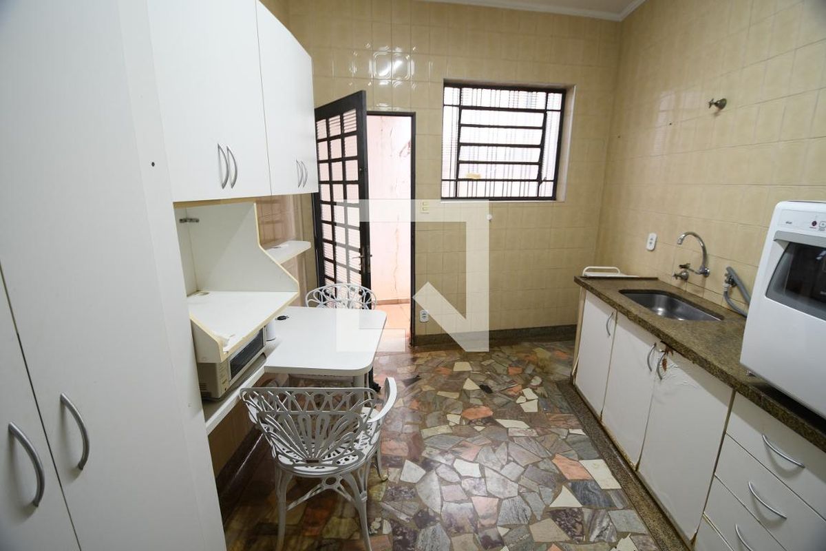 Casa à Venda - Guanabara, 3 Quartos,  198 m2 em , Campinas - sp | SoloBR