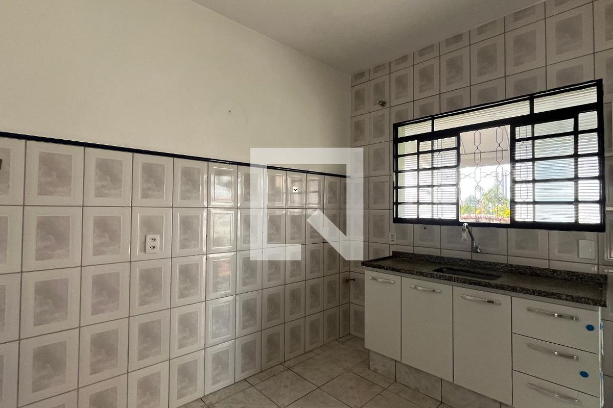 Casa à Venda - Taquaral, 2 Quartos,  300 m2 em , Campinas - sp | SoloBR