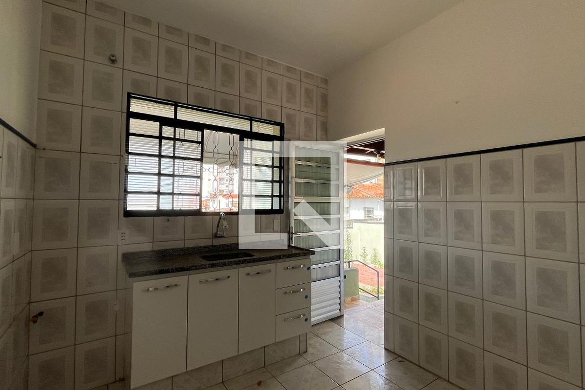 Casa à Venda - Taquaral, 2 Quartos,  300 m2 em , Campinas - sp | SoloBR