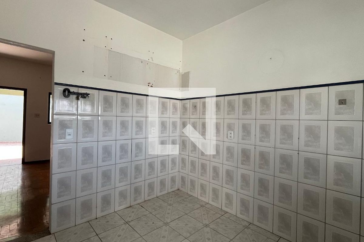 Casa à Venda - Taquaral, 2 Quartos,  300 m2 em , Campinas - sp | SoloBR