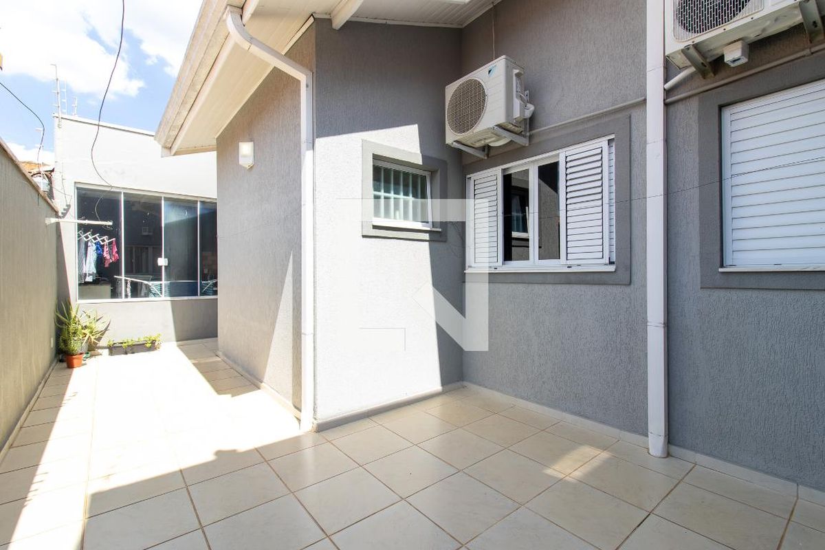 Casa à Venda - Jardim Flamboyant, 3 Quartos,  201 m2 em , Campinas - sp | SoloBR