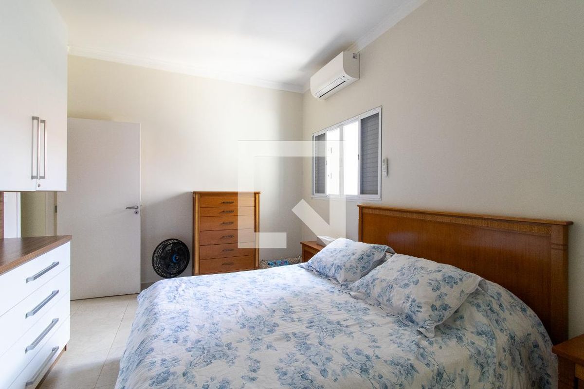 Casa à Venda - Jardim Flamboyant, 3 Quartos,  201 m2 em , Campinas - sp | SoloBR