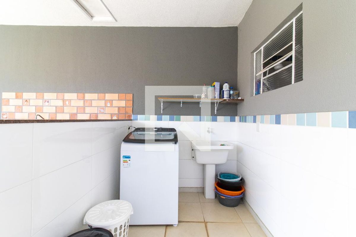 Casa à Venda - Jardim Flamboyant, 3 Quartos,  201 m2 em , Campinas - sp | SoloBR