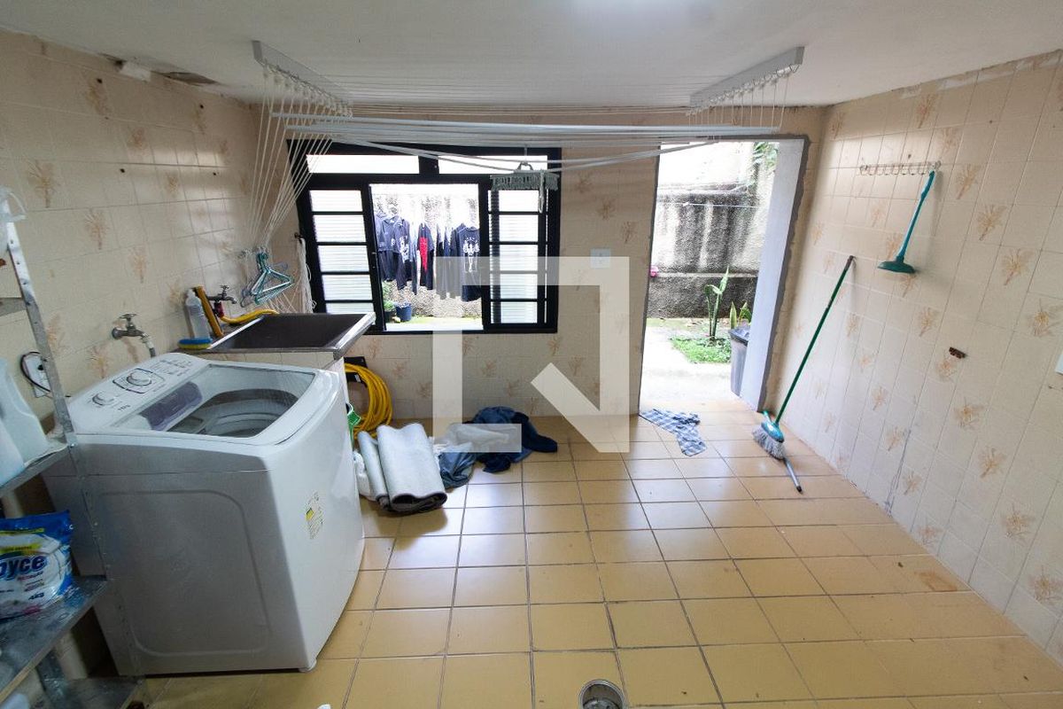 Casa à Venda - Jardim Planalto, 4 Quartos,  250 m2 em , Campinas - sp | SoloBR