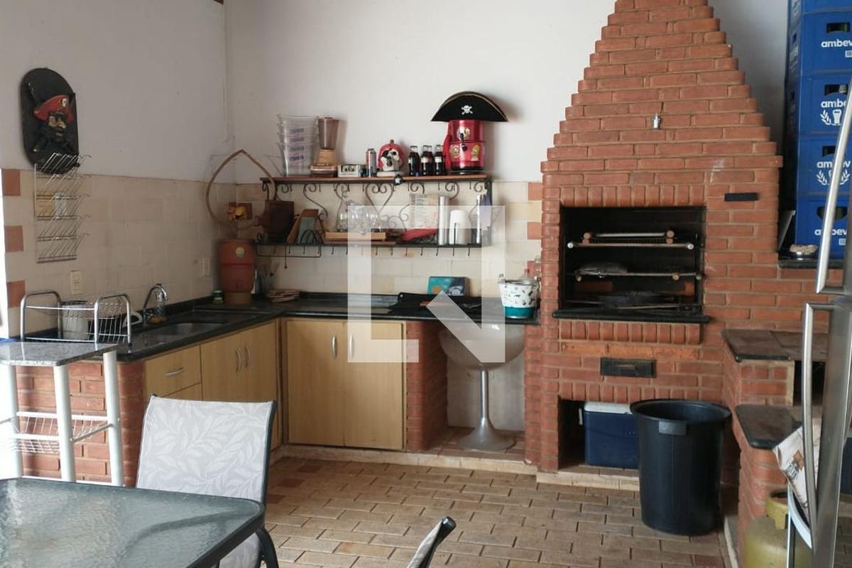 Casa à Venda - Mansões Santo Antônio, 4 Quartos,  350 m2 em , Campinas - sp | SoloBR