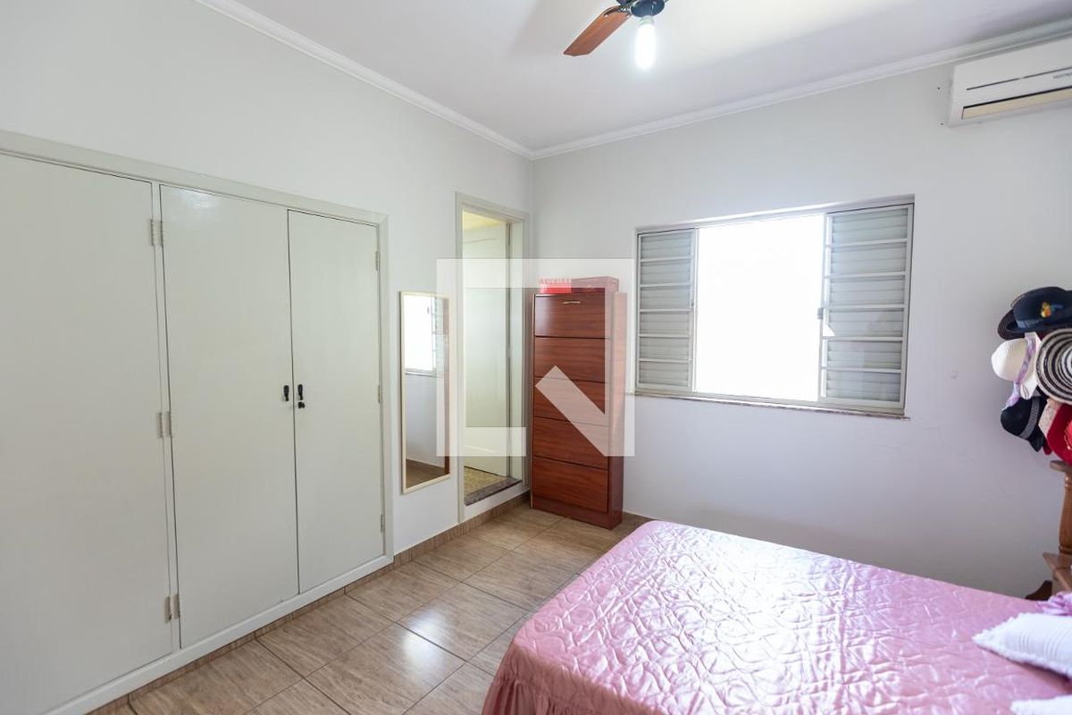 Casa à Venda - Taquaral, 3 Quartos,  360 m2 em , Campinas - sp | SoloBR