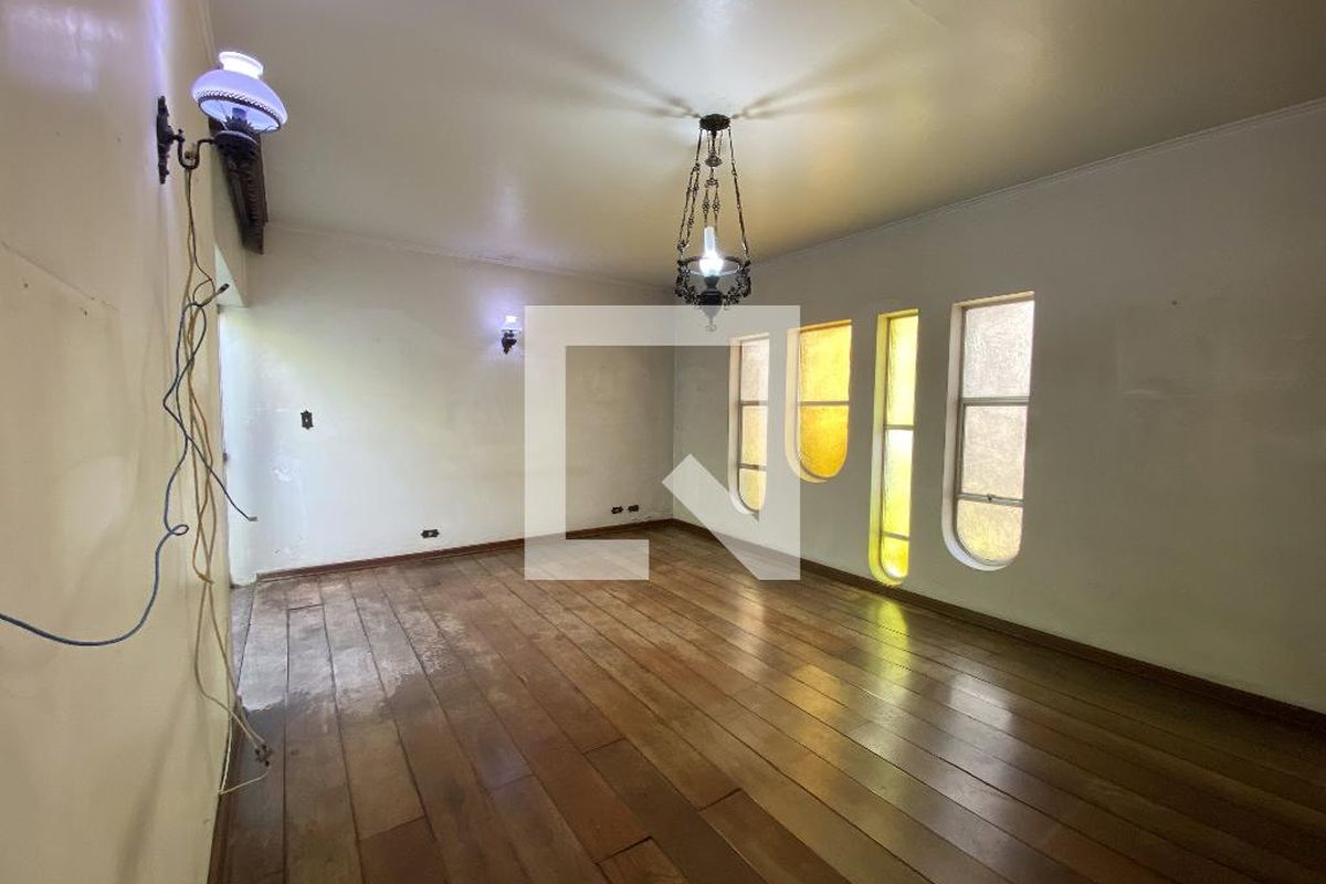 Casa, 6 quartos, 230 m² - Foto 1