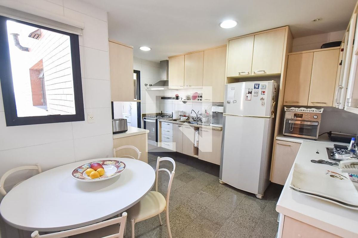 Cobertura, 3 quartos, 230 m² - Foto 40