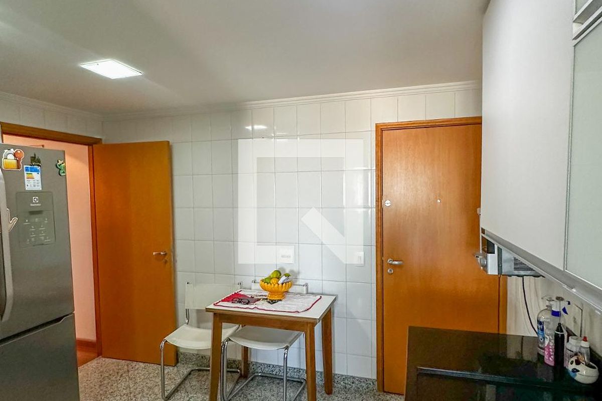 Apartamento, 3 quartos, 140 m² - Foto 2
