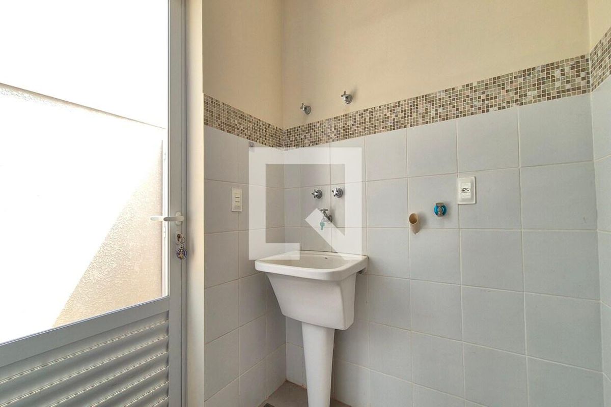 Casa à Venda - Swiss Park, 4 Quartos,  216 m2 em , Campinas - sp | SoloBR