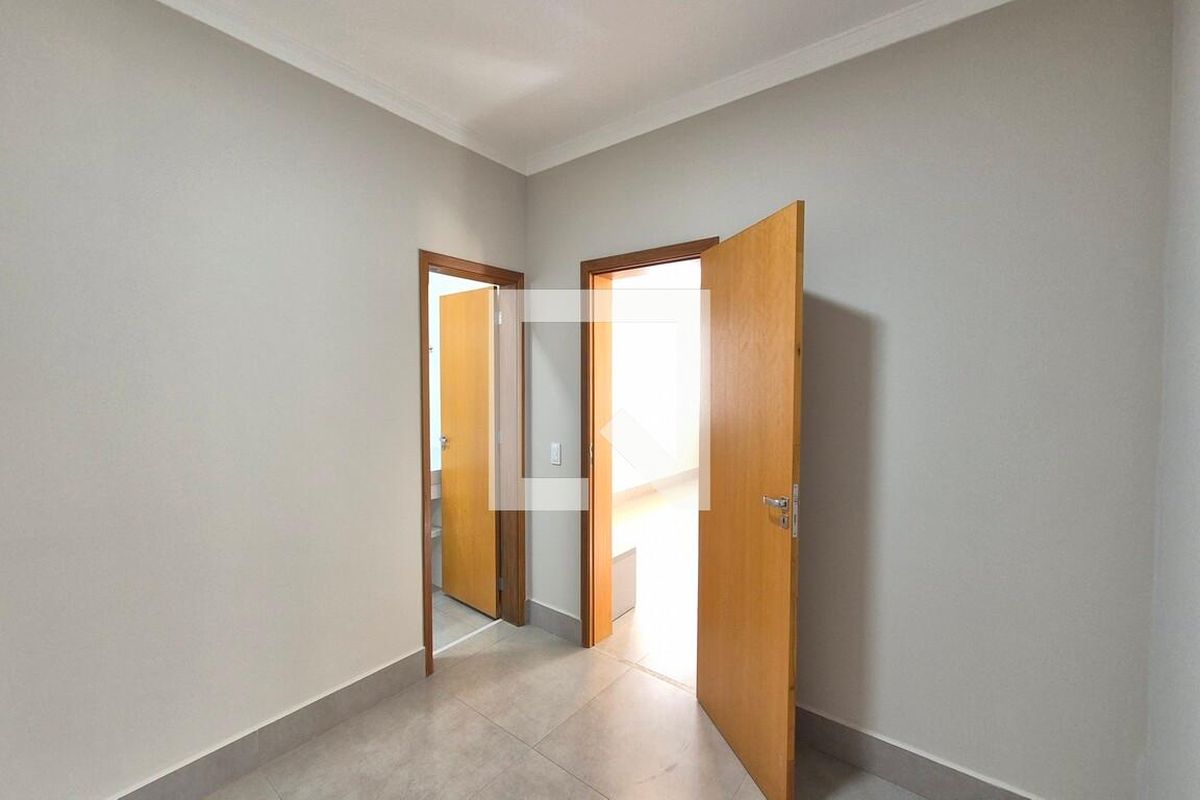 Casa à Venda - Swiss Park, 4 Quartos,  216 m2 em , Campinas - sp | SoloBR