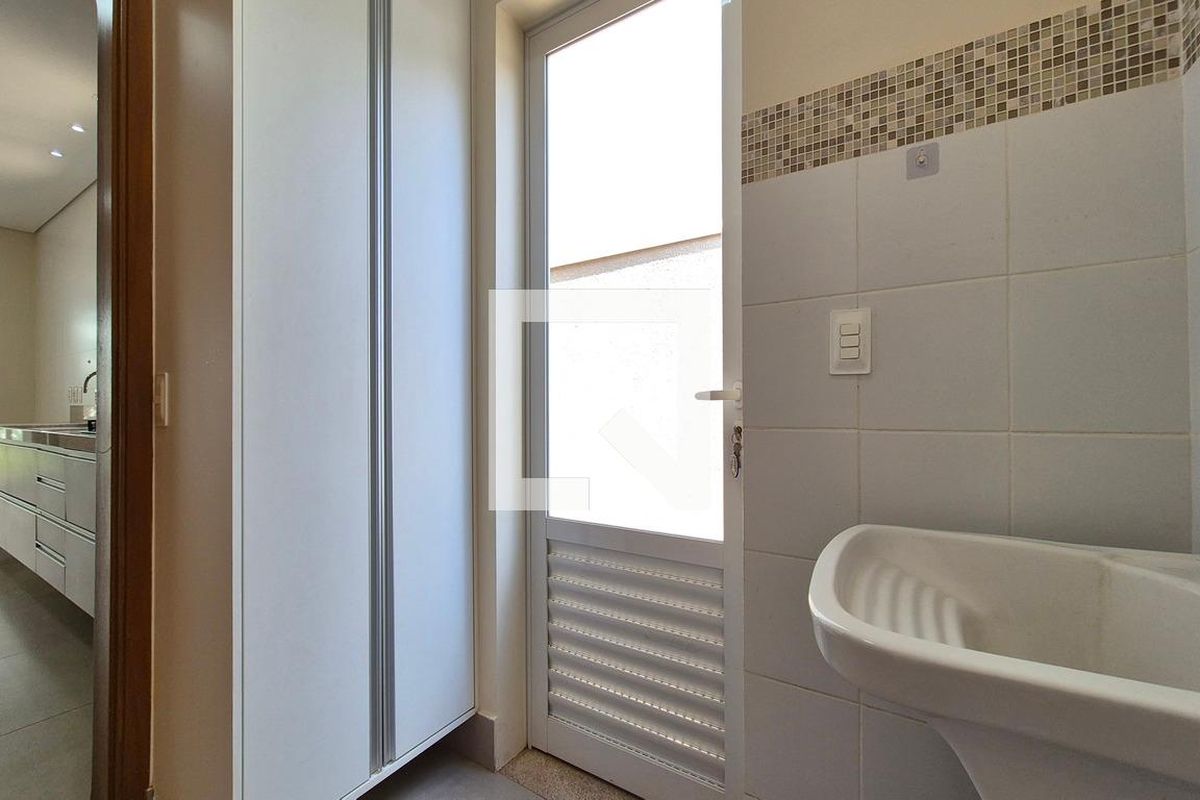 Casa à Venda - Swiss Park, 4 Quartos,  216 m2 em , Campinas - sp | SoloBR