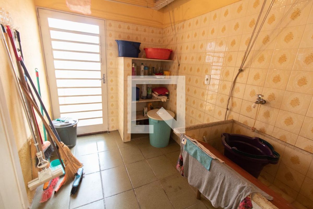 Casa à Venda - Taquaral, 3 Quartos,  300 m2 em , Campinas - sp | SoloBR