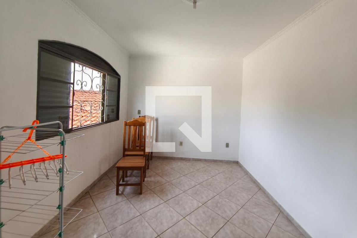 Casa à Venda - Jardim do Lago, 6 Quartos,  400 m2 em , Campinas - sp | SoloBR