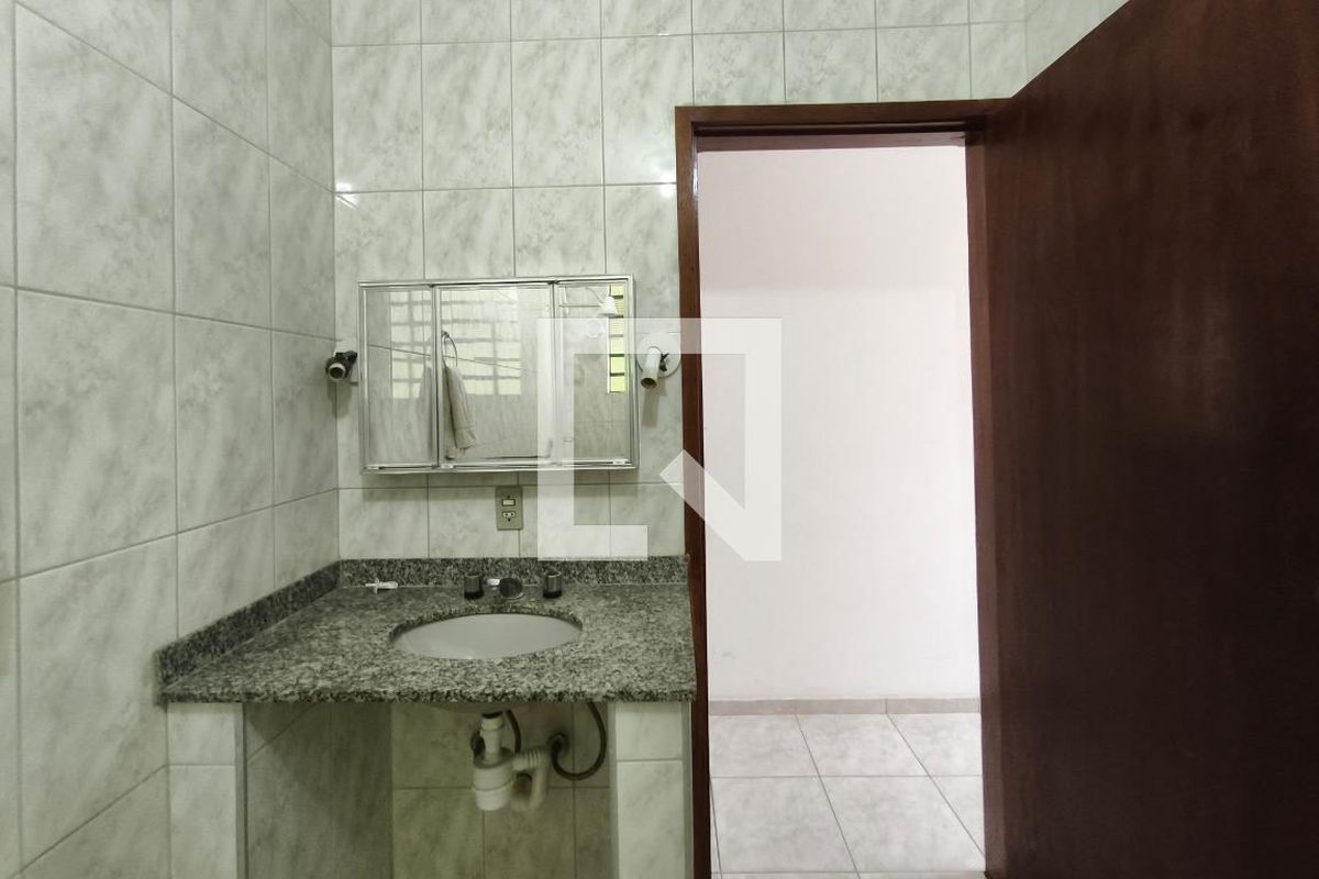 Casa à Venda - Jardim do Lago, 6 Quartos,  400 m2 em , Campinas - sp | SoloBR