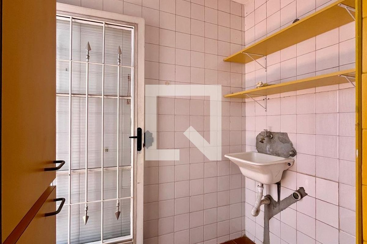 Casa à Venda - Parque Prado, 3 Quartos,  250 m2 em , Campinas - sp | SoloBR