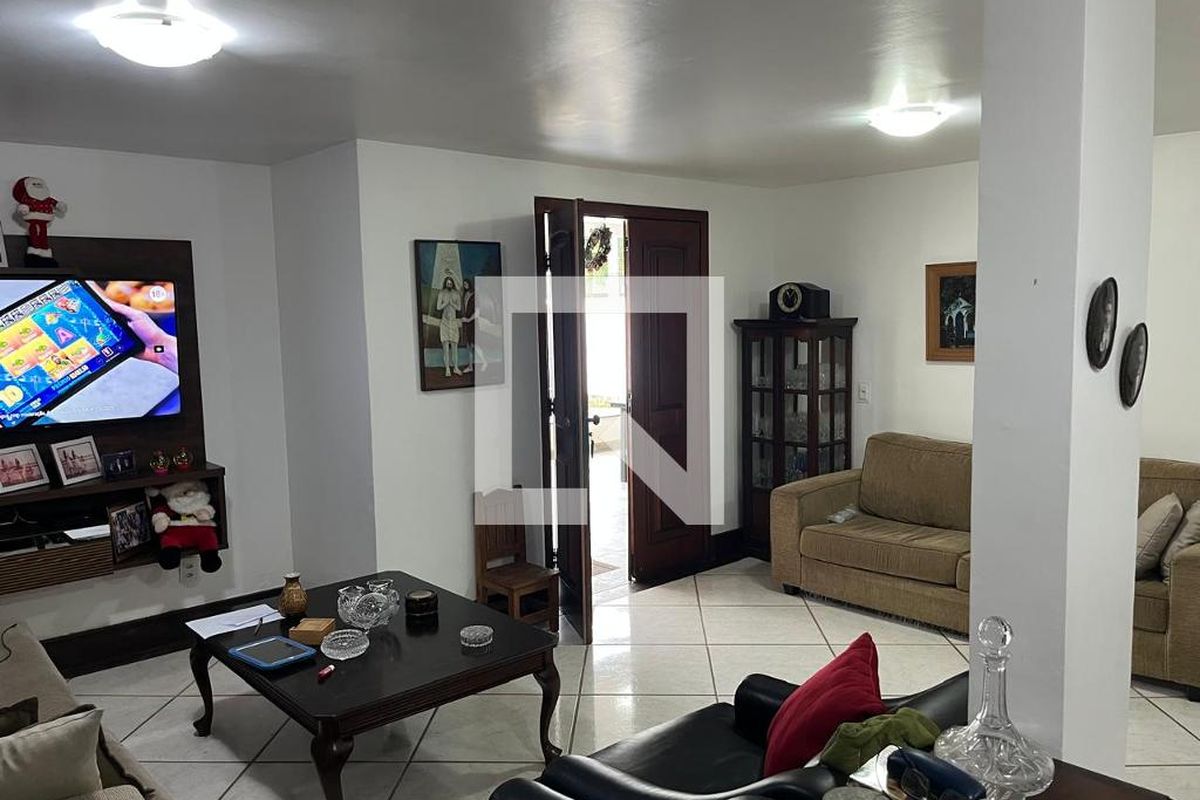 Casa, 7 quartos, 269 m² - Foto 2