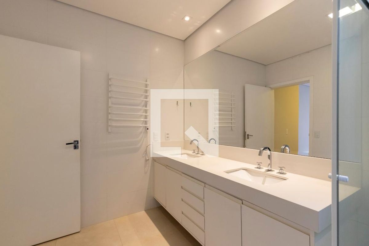 Casa à Venda - Lot. Alphaville Campinas, 4 Quartos,  350 m2 em , Campinas - sp | SoloBR