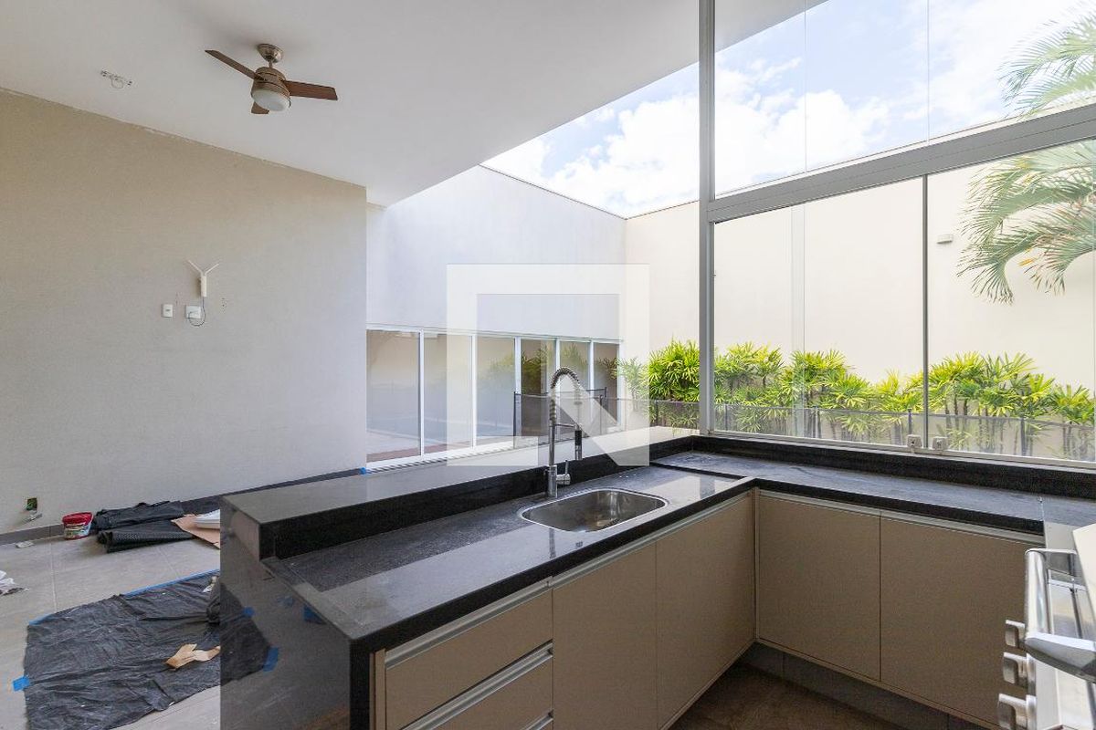Casa à Venda - Lot. Alphaville Campinas, 4 Quartos,  350 m2 em , Campinas - sp | SoloBR